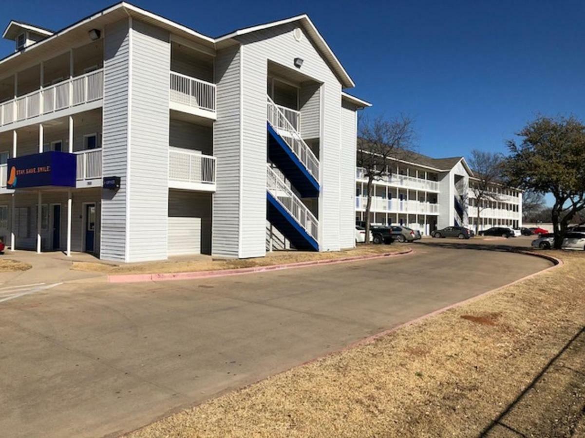 Intown Suites Extended Stay Arlington - Central Экстерьер фото